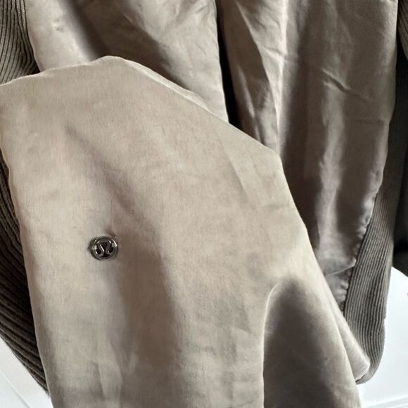 Lululemon Grey Sage Still At Ease Wrap - Picture 9 of 14